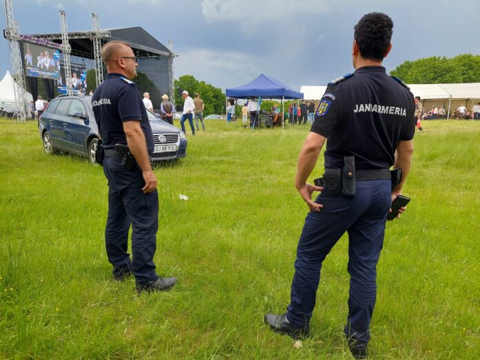 Gorj: Minivacanță vegheată de jandarmi