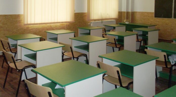 Mobilier nou pentru școlile din Roșia de Amaradia