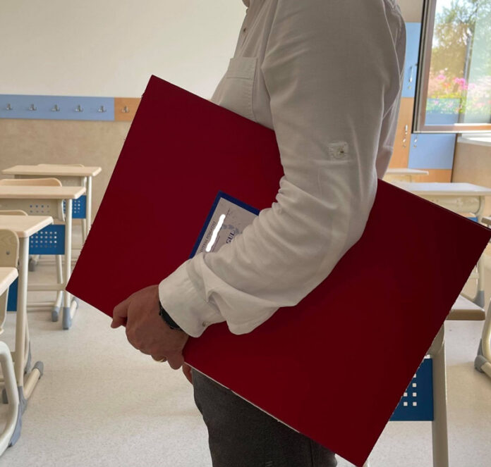 Anunț privind prima de carieră didactică