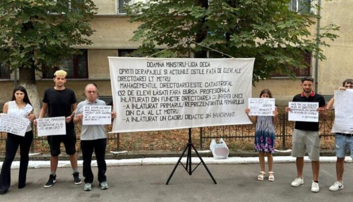 Protest pentru bursele profesionale de la Motru. Mesaj pentru ministrul Educației