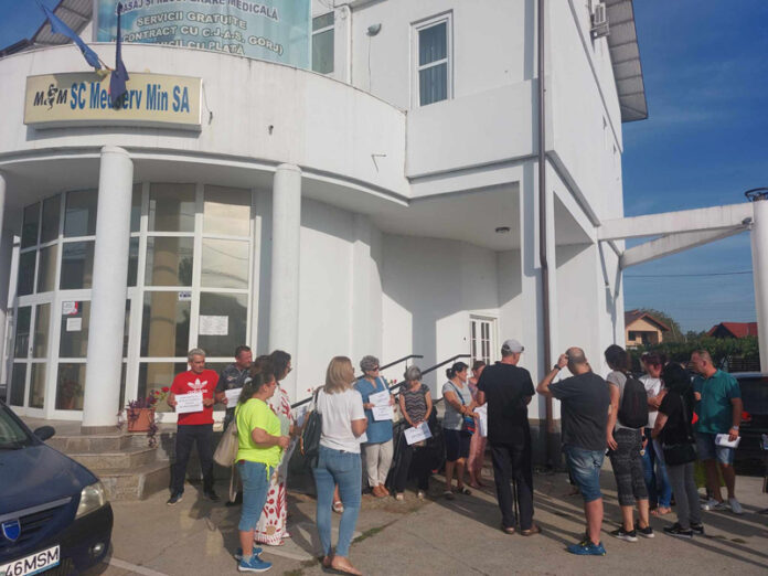 Protest la Medserv Min SA! Angajații, nemulțumiți de veniturile mici și condițiile de muncă! ,,Ne ia sporul de vechime, ne ia bonurile”!