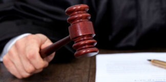 Au furat dintr-un conac crezând că proprietarul e mort!