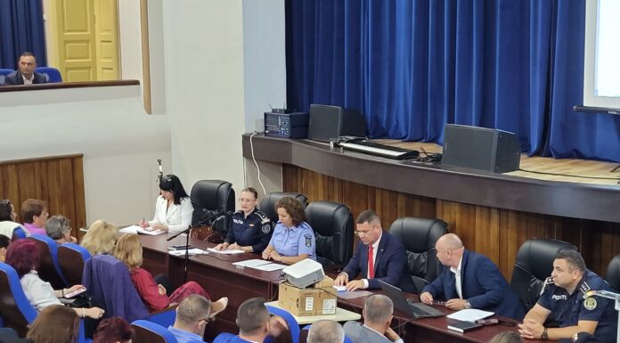 Șefii ISJ Gorj, ședință cu directorii de școli