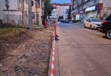 Strat nou de asfalt pe o stradă din Târgu Jiu