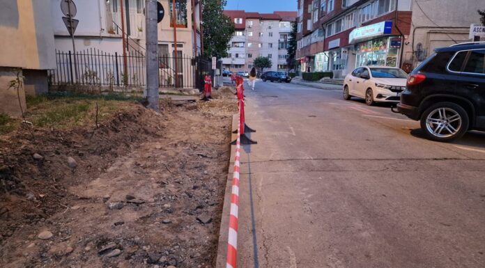 Strat nou de asfalt pe o stradă din Târgu Jiu