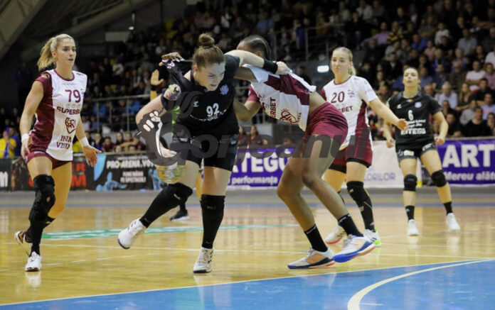 Rapid, primită cu ,,brațele deschise” la Târgu Jiu: ,,Nu am uitat ce s-a întâmplat”