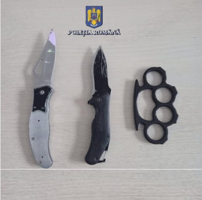 S-a dus la club cu obiecte interzise