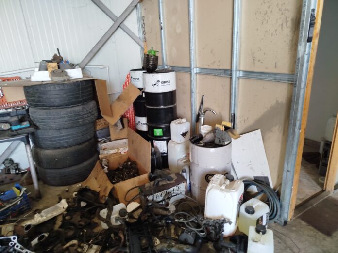 Razie a polițiștilor la mai multe service-uri auto din Gorj