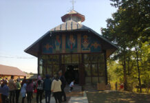 Sfântă Liturghie Arhierească la resfinţirea Bisericii cu hramul «Sfântul Ier. Nicolae» din Parohia Celei, Filia Racoţi, Protoieria Târgu-Jiu Nord – ,,Biserica este «Casa» în care noi Îl întâlnim pe Dumnezeu, este lăcașul în care noi ne simțim în «vizită» la Dumnezeu, unde El ne așteptă întotdeauna”!