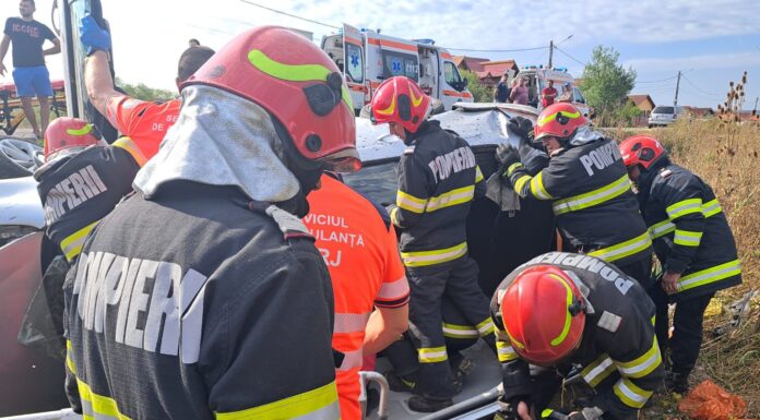 FOTO/VIDEO| Accident grav la Telești. Mașină răsturnată, două victime