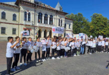 Primul marș antidrog de la Târgu Jiu. 100 de elevi și profesori au participat