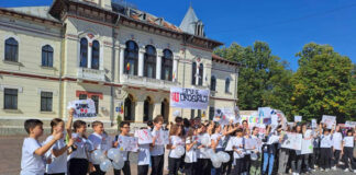 Primul marș antidrog de la Târgu Jiu. 100 de elevi și profesori au participat