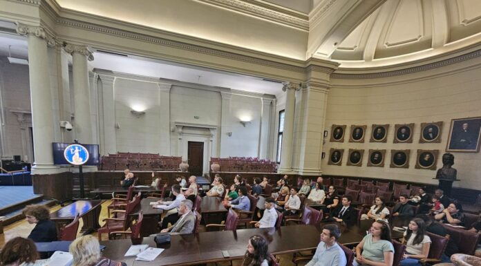 Burse de la Academia Română pentru doi elevi din Gorj