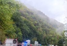 FOTO| Defileul Jiului, blocat din cauza unui accident