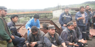 Minerii se descurcă singuri. Administrația CEO nu încheie contracte de transport. Șefii companiei dau vina pe Curtea de Conturi