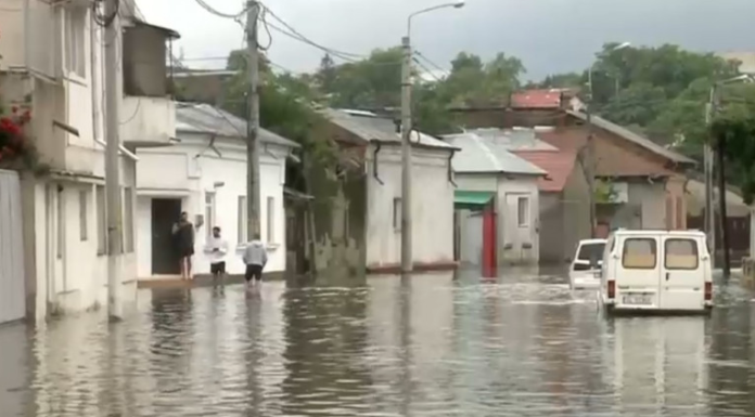 Patru oameni au murit în inundațiile din Galați