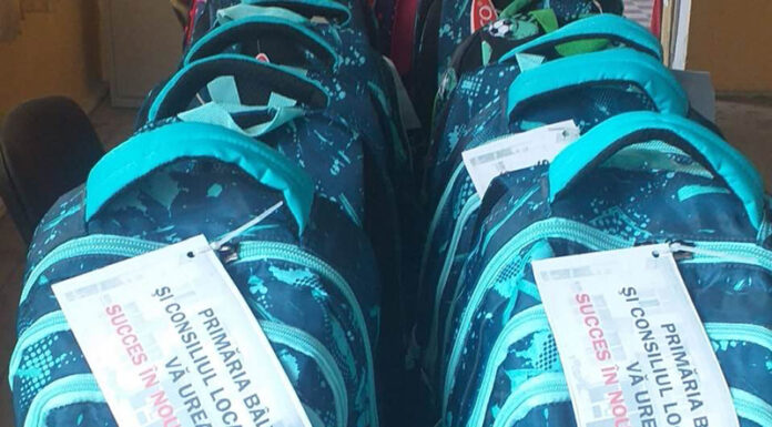 Primăria Bâlteni oferă ghiozdane echipate pentru elevii din clasele pregătitoare și întâi
