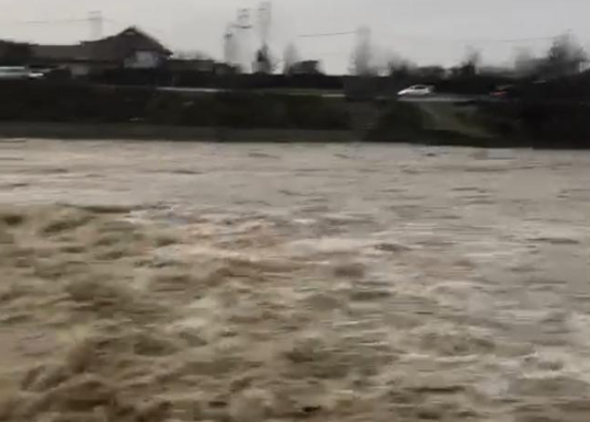 Ploile vor umfla Jiul, Oltul, Vedea și Argeșul. Autoritățile se pregătesc să întâmpine noul ciclon