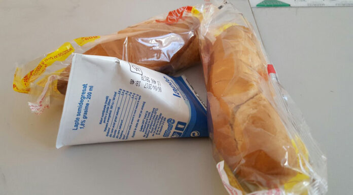 Gorj: Buget de aproape 7 milioane de lei pentru programul fructe, lapte și corn pentru elevi