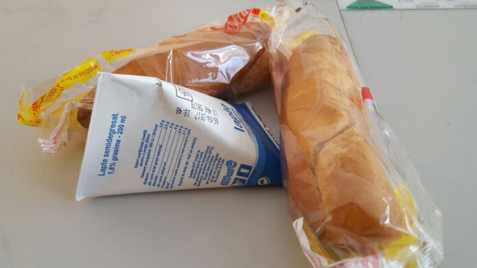 Gorj: Buget de aproape 7 milioane de lei pentru programul fructe, lapte și corn pentru elevi