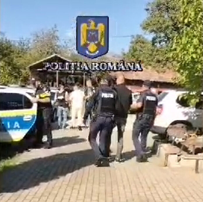 Trei bărbați, reținuți în cazul furtului banilor din mașina implicată în accidentul mortal de la Poienari