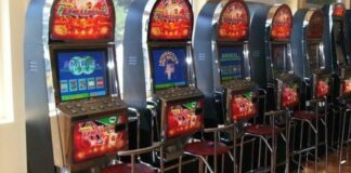 I-a furat banii câștigați la păcănele