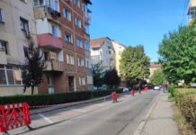 Lucrări de reparații pe o stradă din Târgu Jiu