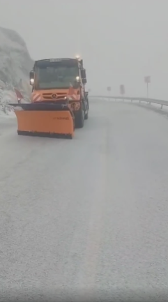 Se intervine pe Transalpina. Strat subțire de zăpadă