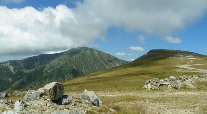 Repere autumnale, Odată cu toamna, Revenire în lumea de piatră a Jiului de Sus