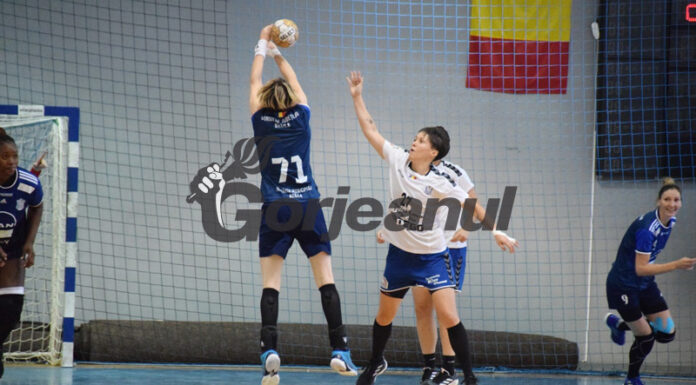 Meciul handbalistelor se vede la TV