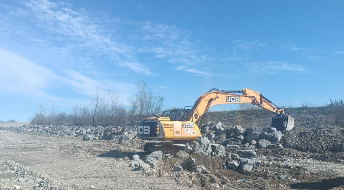 Malurile Jiului s-au erodat. Lucrări de îndiguire în zona Drăguțești