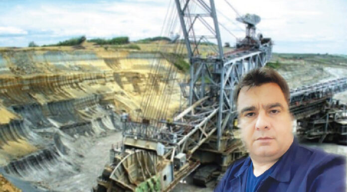 Carieră minieră a CEO – inundată, excavatoarele gigant – la fier vechi