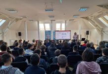 FOTO: Proiect despre siguranța în online, prezentat elevilor de la Școlile Gimnaziale „Pompiliu Marcea” Tg. Jiu și Drăguțești