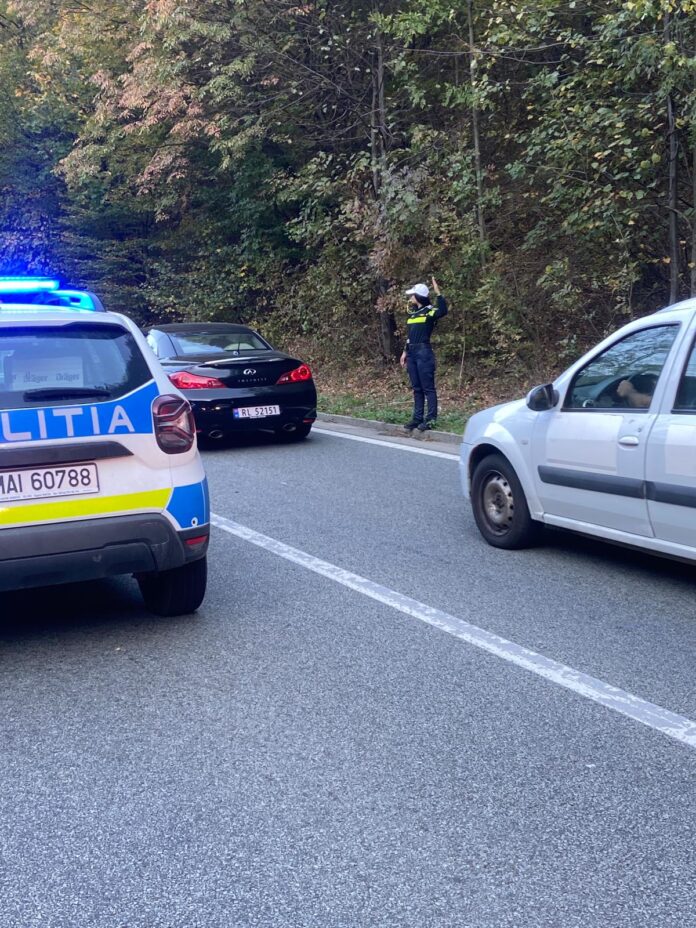 Foto/Video: Trei persoane, rănite într-un accident pe Defileul Jiului