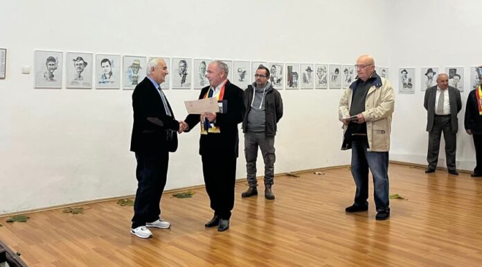 Caricaturistul gorjean, Grigore Haidău, și-a prezentat „Portretele șic” în cadrul unei expoziții de caricatură