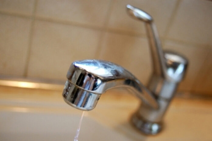 Se sistează furnizarea apei în mai multe cartiere din Târgu Jiu