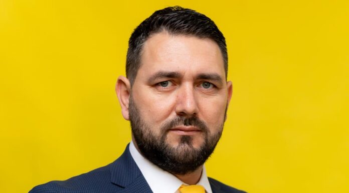 Primarul care a câștigat alegerile la două voturi diferență depune jurământul