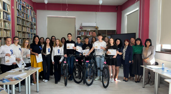 Târgu Jiu: Spectacole, concursuri, muzică și premii pentru elevi la Nocturna Bibliotecilor