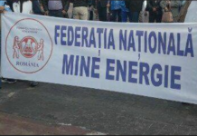 Sute de sindicaliști FNME protestează astăzi la Guvern