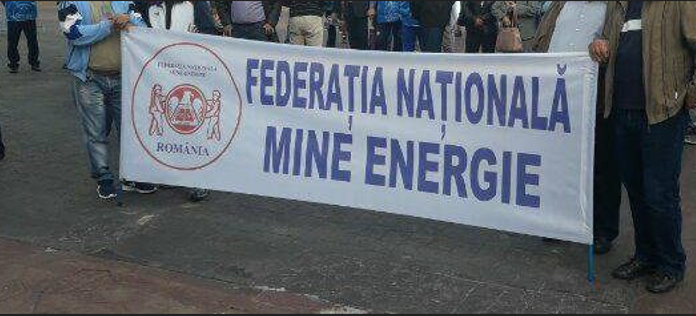 Sute de sindicaliști FNME protestează astăzi la Guvern