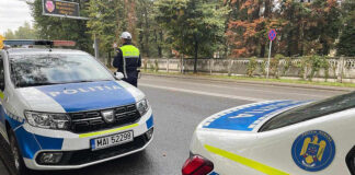 Anchetă internă la IPJ Gorj după ce o femeie a sărit gardul instituției și a tăiat cauciurile a 10 autospeciale