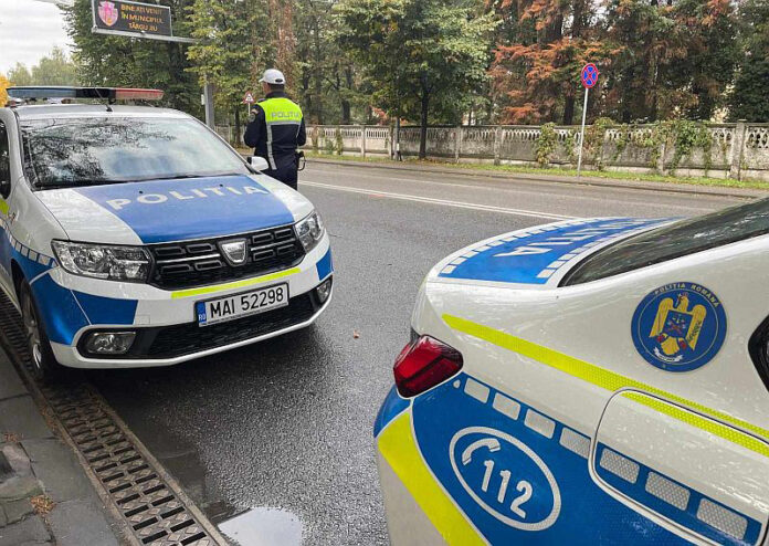 Anchetă internă la IPJ Gorj după ce o femeie a sărit gardul instituției și a tăiat cauciurile a 10 autospeciale