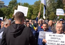 Burduja, huiduit de sutele de oameni care protestează acum la Ministerul Energiei
