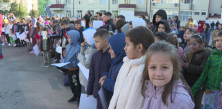 Tone de gunoaie strânse selectiv la o școală din Târgu Jiu! La fel va trebui să facă tot orașul!