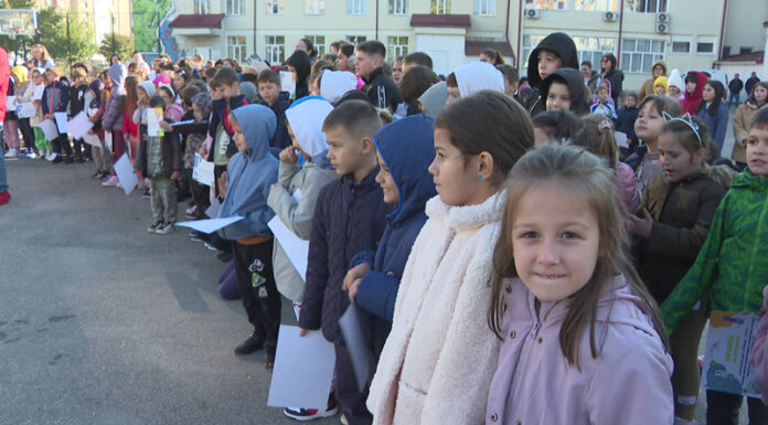 Tone de gunoaie strânse selectiv la o școală din Târgu Jiu! La fel va trebui să facă tot orașul!