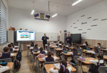 Jandarmii, la o clasă pregătitoare din Târgu Jiu. Campanie anti-violență în școli