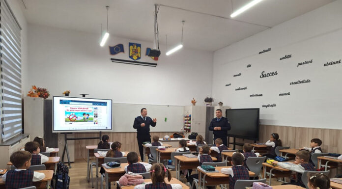 Jandarmii, la o clasă pregătitoare din Târgu Jiu. Campanie anti-violență în școli