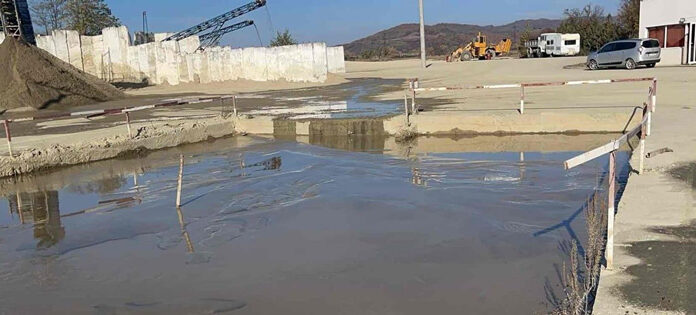 Săulești: Balastieră închisă de comisarii de mediu