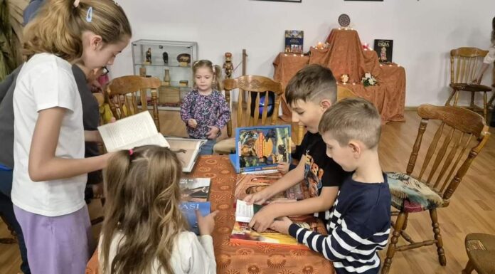 Târgu Jiu: Participanți de toate vârstele, la Festivalul indian al luminii