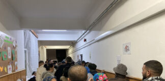 S-au înghesuit la vot la final de zi!